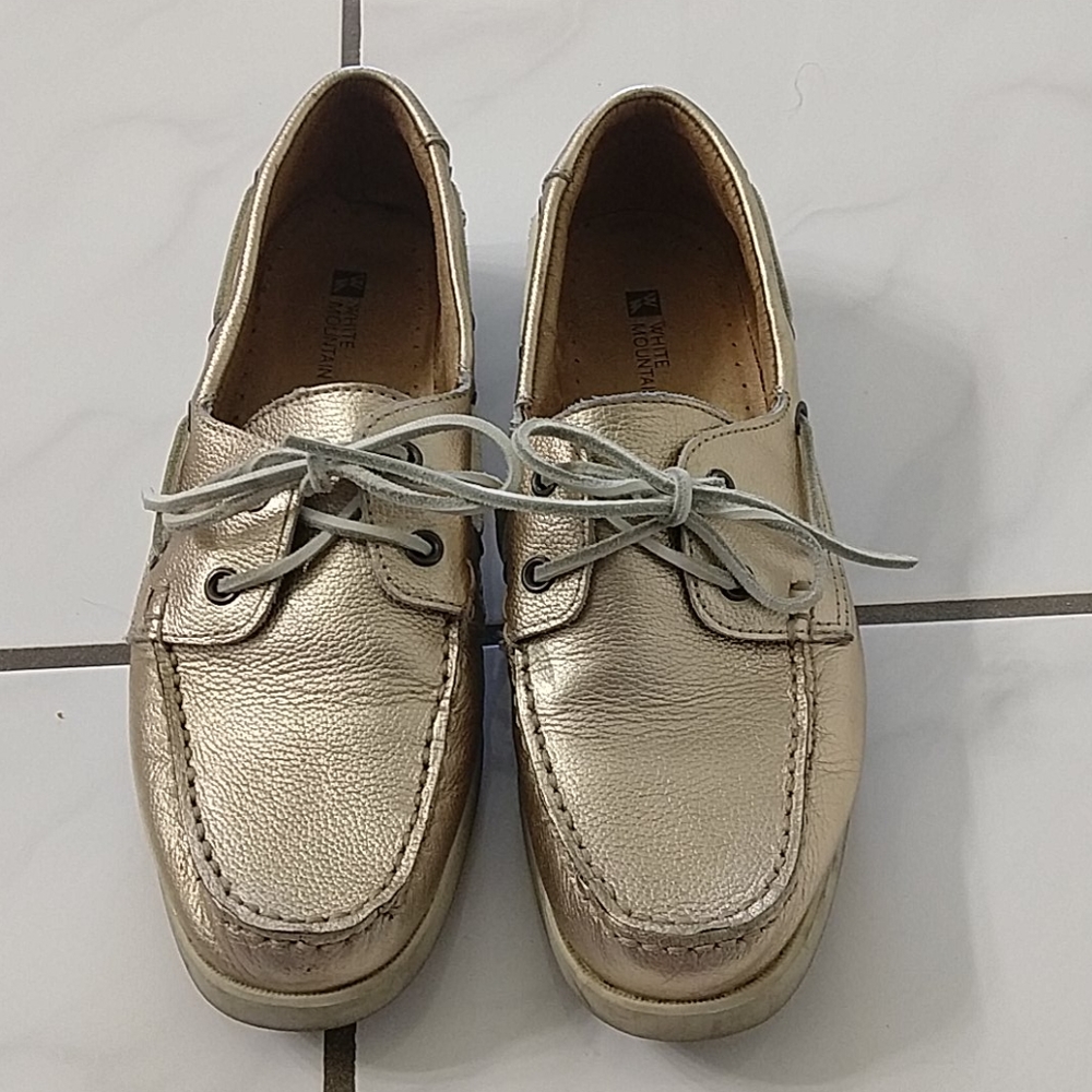 White mountain rose gold boat shoes